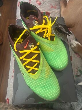 Travis Scott Phantom Nike Men’s Green/Yellow/Burgundy Athletic Training Shoes